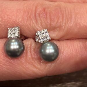 Elegant white Gold Tahitian Pearl and Diamond Earrings